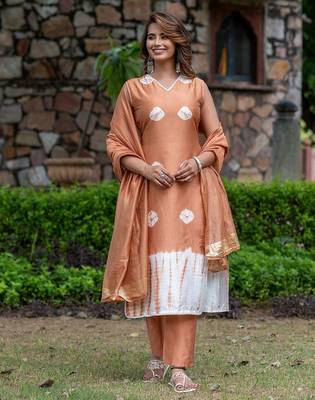 Women Dyed Regular Pure Silk Kurta with Trousers & With Dupatta 1