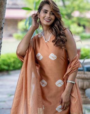 Women Dyed Regular Pure Silk Kurta with Trousers & With Dupatta 2