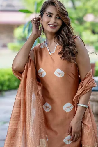 Women Dyed Regular Pure Silk Kurta with Trousers & With Dupatta