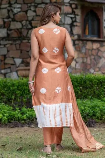 Women Dyed Regular Pure Silk Kurta with Trousers & With Dupatta