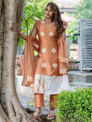 Women Dyed Regular Pure Silk Kurta with Trousers & With Dupatta 5