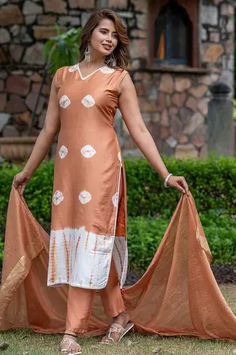Women Dyed Regular Pure Silk Kurta with Trousers & With Dupatta