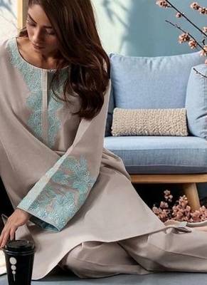 Women Ethnic Motifs Embroidered Regular Thread Work Chanderi Silk Kurta with Trousers 4