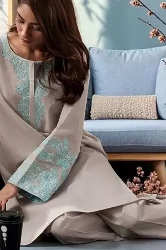 Women Ethnic Motifs Embroidered Regular Thread Work Chanderi Silk Kurta with Trousers