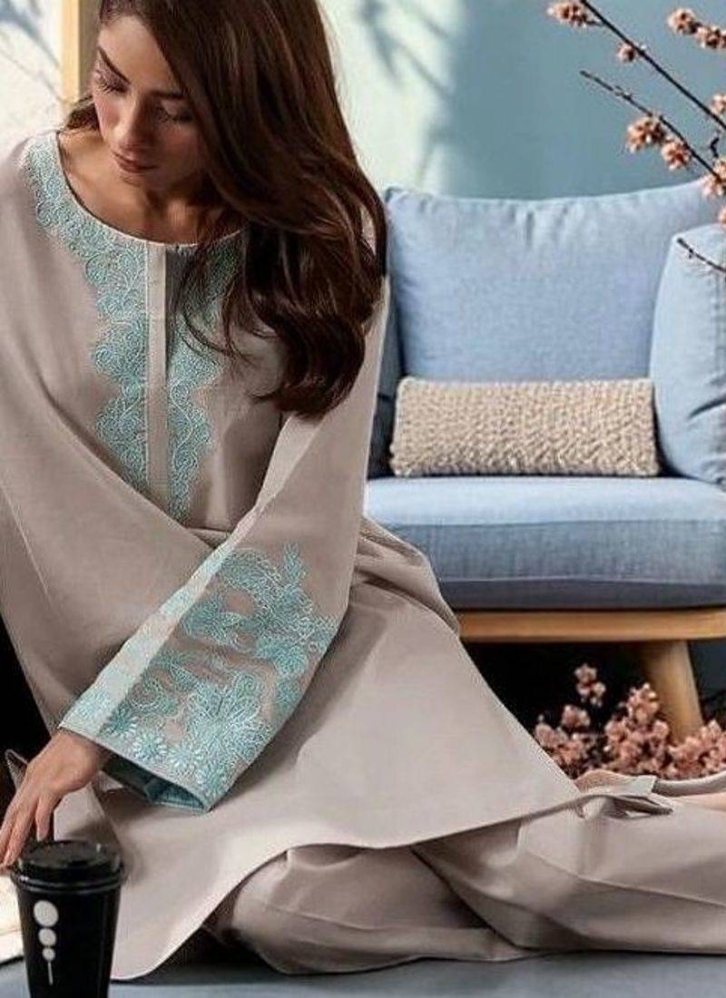 Women Ethnic Motifs Embroidered Regular Thread Work Chanderi Silk Kurta with Trousers