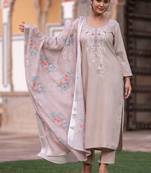 Women Floral Embroidered Regular Thread Work Kurta with Trousers & With Dupatta