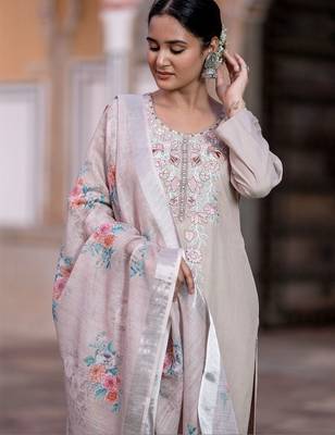 Women Floral Embroidered Regular Thread Work Kurta with Trousers & With Dupatta 2