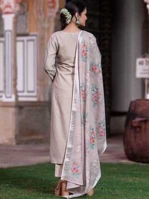 Women Floral Embroidered Regular Thread Work Kurta with Trousers & With Dupatta 4