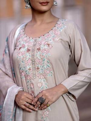 Women Floral Embroidered Regular Thread Work Kurta with Trousers & With Dupatta 5