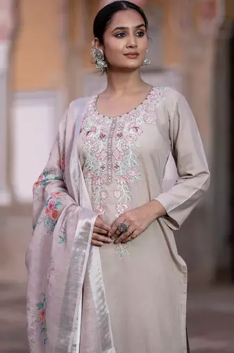 Women Floral Embroidered Regular Thread Work Kurta with Trousers & With Dupatta