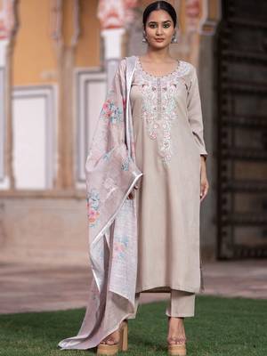 Women Floral Embroidered Regular Thread Work Kurta with Trousers & With Dupatta 7