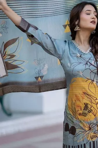 Women Floral Printed Regular Chanderi Silk Kurta with Trousers & With Dupatta