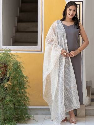 Sweetheart Neck Regular Thread Work Pure Silk Kurta With Trousers & Dupatta 1