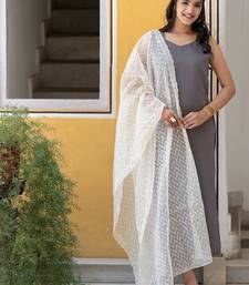 Sweetheart Neck Regular Thread Work Pure Silk Kurta With Trousers & Dupatta
