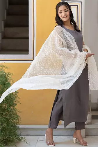 Sweetheart Neck Regular Thread Work Pure Silk Kurta With Trousers & Dupatta