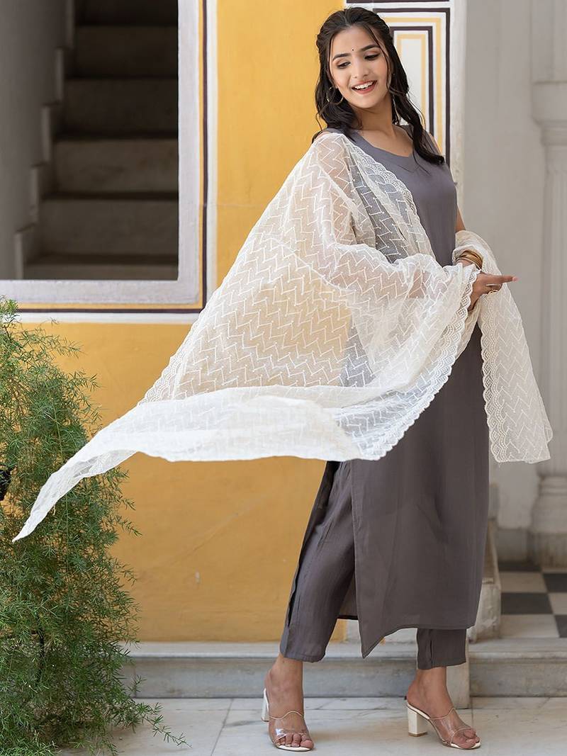 Sweetheart Neck Regular Thread Work Pure Silk Kurta With Trousers & Dupatta
