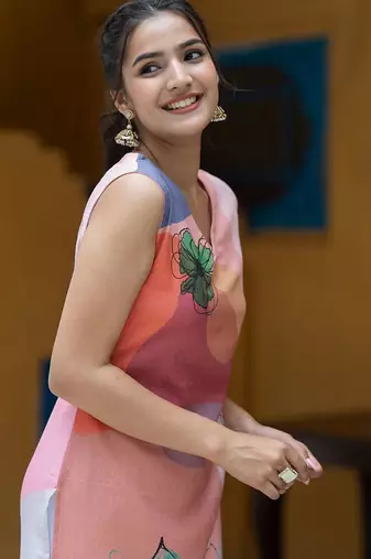 Floral Printed V-Neck Sleeveless Straight Kurta