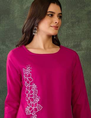 Women Floral Embroidered Thread Work Floral Kurta 3