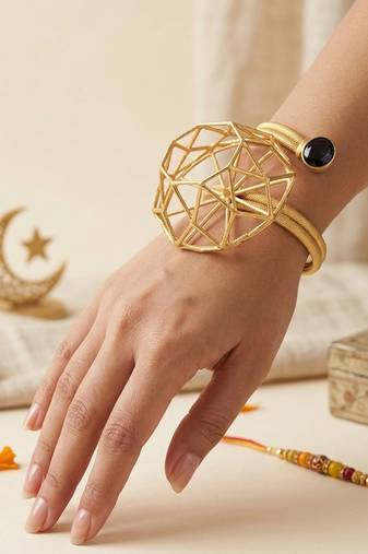 Gold plated black stone knotted chain bracelet