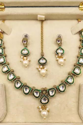 Green necklace set with earrings & maang tikka | kundan & agate stone | antique plating