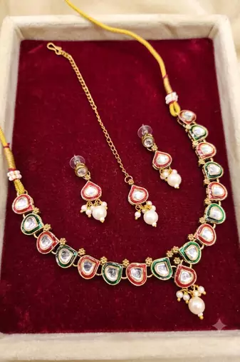 Maroon green necklace set with earrings & maang tikka | kundan & agate stone | antique plating