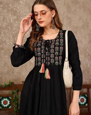 Black rayon fit &flared thread work plain casual kurta for women 2