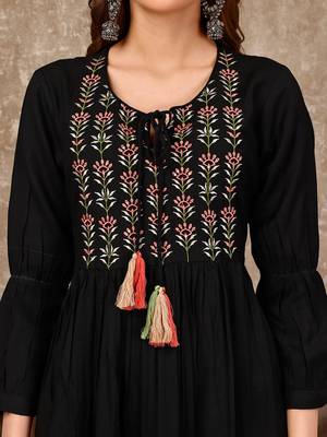 Black rayon fit &flared thread work plain casual kurta for women 4