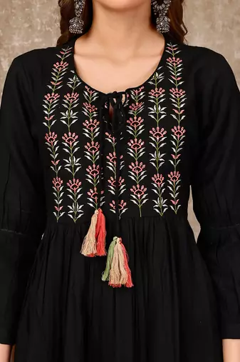 Black rayon fit &flared thread work plain casual kurta for women