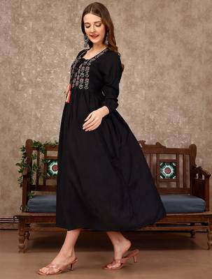 Black rayon fit &flared thread work plain casual kurta for women 5