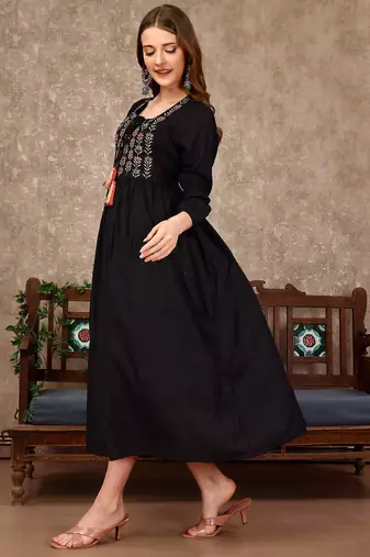 Black rayon fit &flared thread work plain casual kurta for women