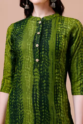 Green rayon straight tie dye printed casual kurta for women