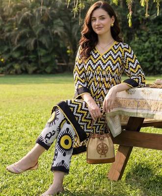 Women Printed Regular Pure Cotton Kurta with Trousers 1