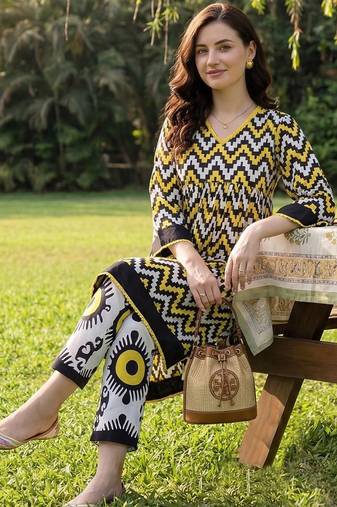 Women Printed Regular Pure Cotton Kurta with Trousers