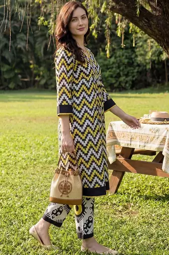 Women Printed Regular Pure Cotton Kurta with Trousers