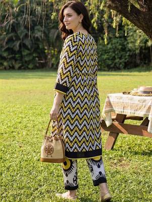 Women Printed Regular Pure Cotton Kurta with Trousers 4