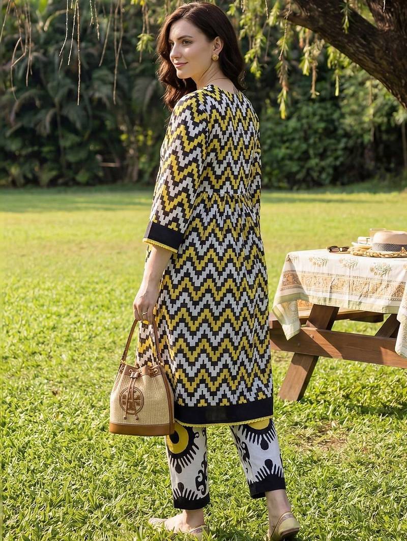 Women Printed Regular Pure Cotton Kurta with Trousers
