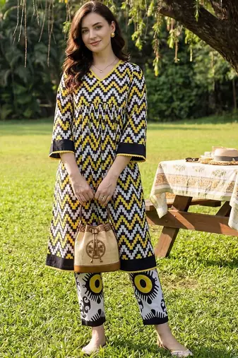 Women Printed Regular Pure Cotton Kurta with Trousers