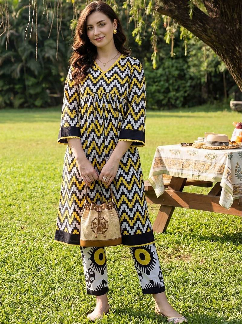 Women Printed Regular Pure Cotton Kurta with Trousers