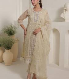Women Solid Kurta with Trouser& With Dupatta