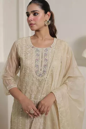 Women Solid Kurta with Trouser& With Dupatta