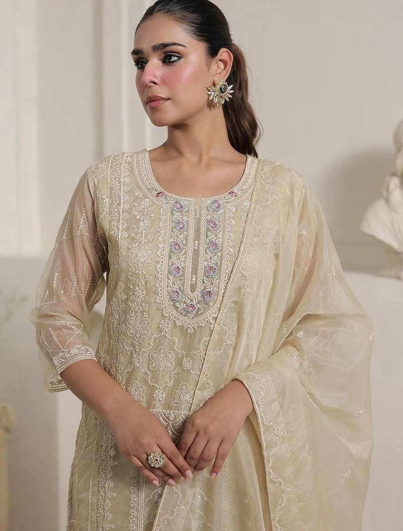 Women Solid Kurta with Trouser& With Dupatta
