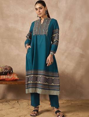 Women Printed Regular Pure Cotton Kurta with Trousers 5