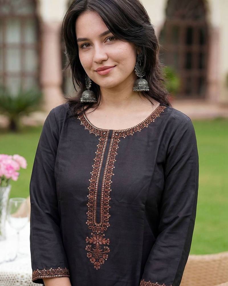 Women Ethnic Motifs Embroidered Regular Thread Work Kurta with Trousers & With Dupatta