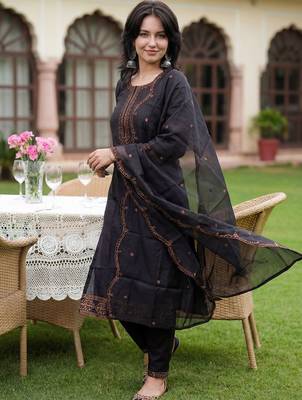 Women Ethnic Motifs Embroidered Regular Thread Work Kurta with Trousers & With Dupatta 2