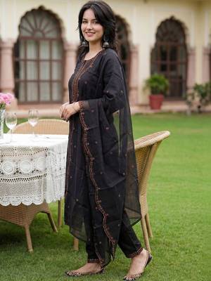 Women Ethnic Motifs Embroidered Regular Thread Work Kurta with Trousers & With Dupatta 3