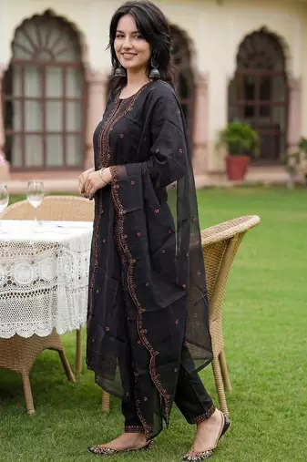 Women Ethnic Motifs Embroidered Regular Thread Work Kurta with Trousers & With Dupatta