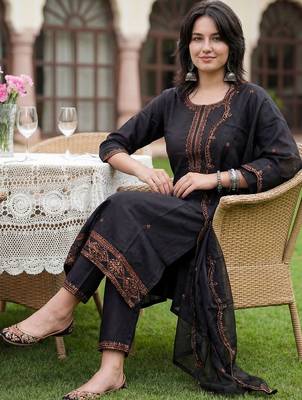 Women Ethnic Motifs Embroidered Regular Thread Work Kurta with Trousers & With Dupatta 5