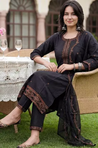 Women Ethnic Motifs Embroidered Regular Thread Work Kurta with Trousers & With Dupatta