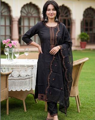 Women Ethnic Motifs Embroidered Regular Thread Work Kurta with Trousers & With Dupatta 6