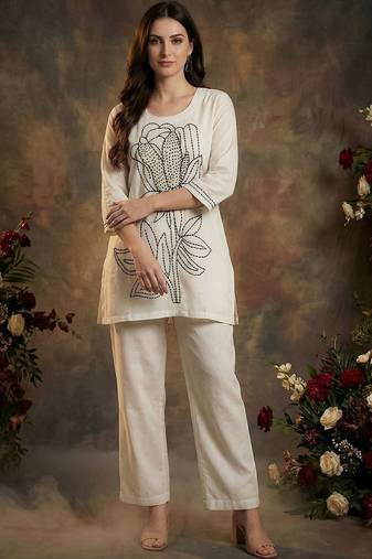 Women Ethnic Motifs Embroidered Regular Thread Work Pure Cotton Kurti with Trousers